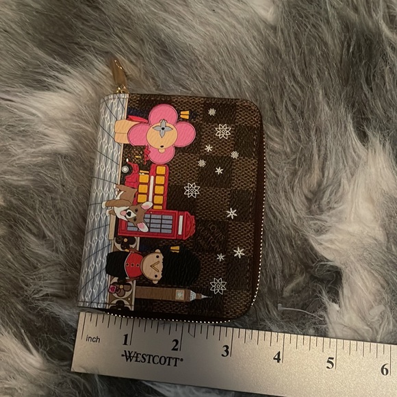 2021 Louis Vuitton Christmas Animation Vivienne Zippy Coin Purse - Picture 4 of 16